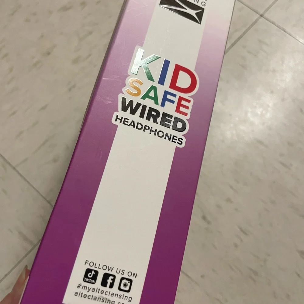 Altec Lansing Kid Safe Wired Headphones - Pink and Purple - Picture 4 of 4